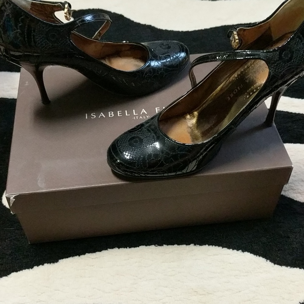 Isabella Fiore black patent mary jane pumps, Sze 9